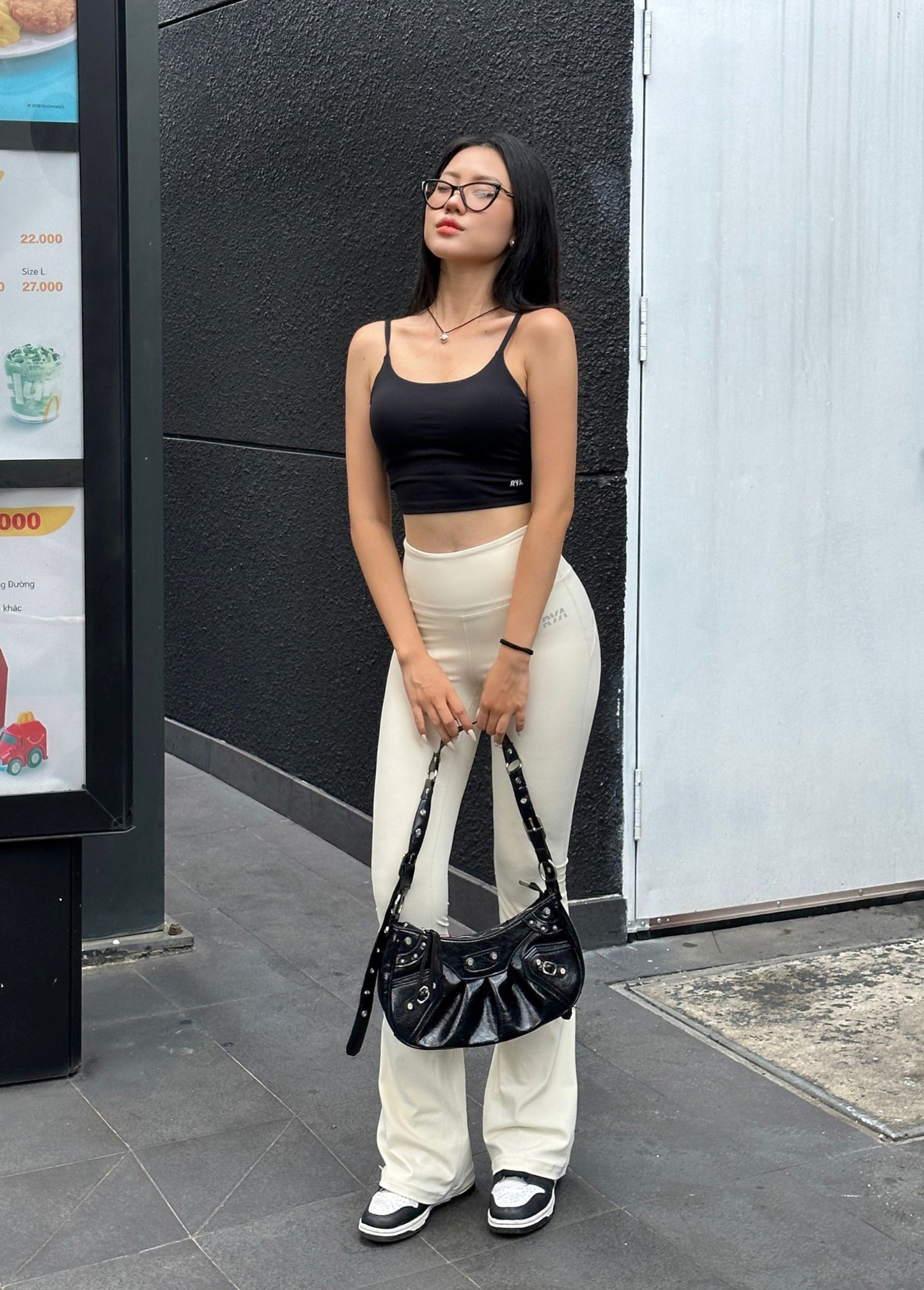 STRAPPY CROPTANK BLACK