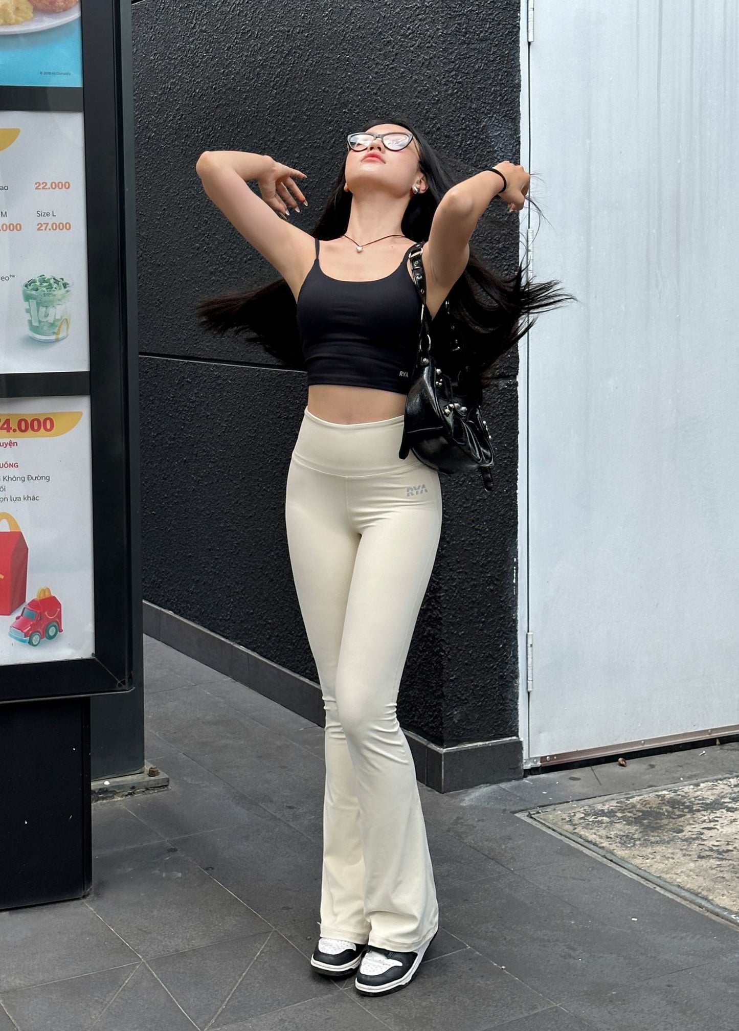 STRAPPY CROPTANK BLACK
