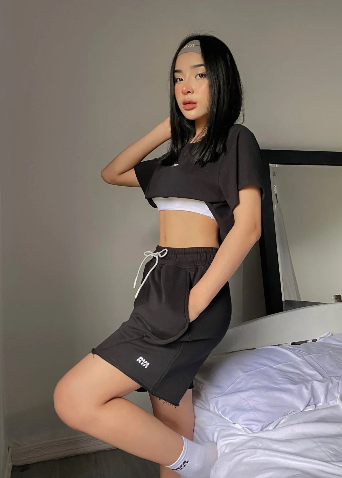 COMFY CROPTOP BLACK