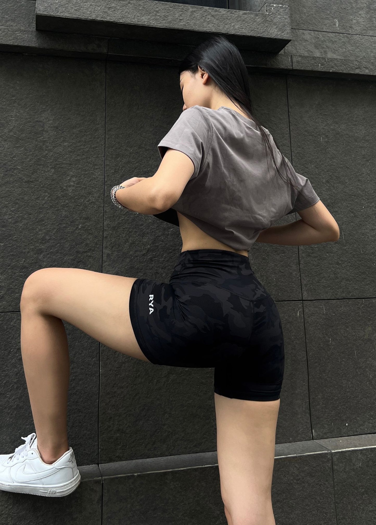 COMFY CROPTOP DARK GREY
