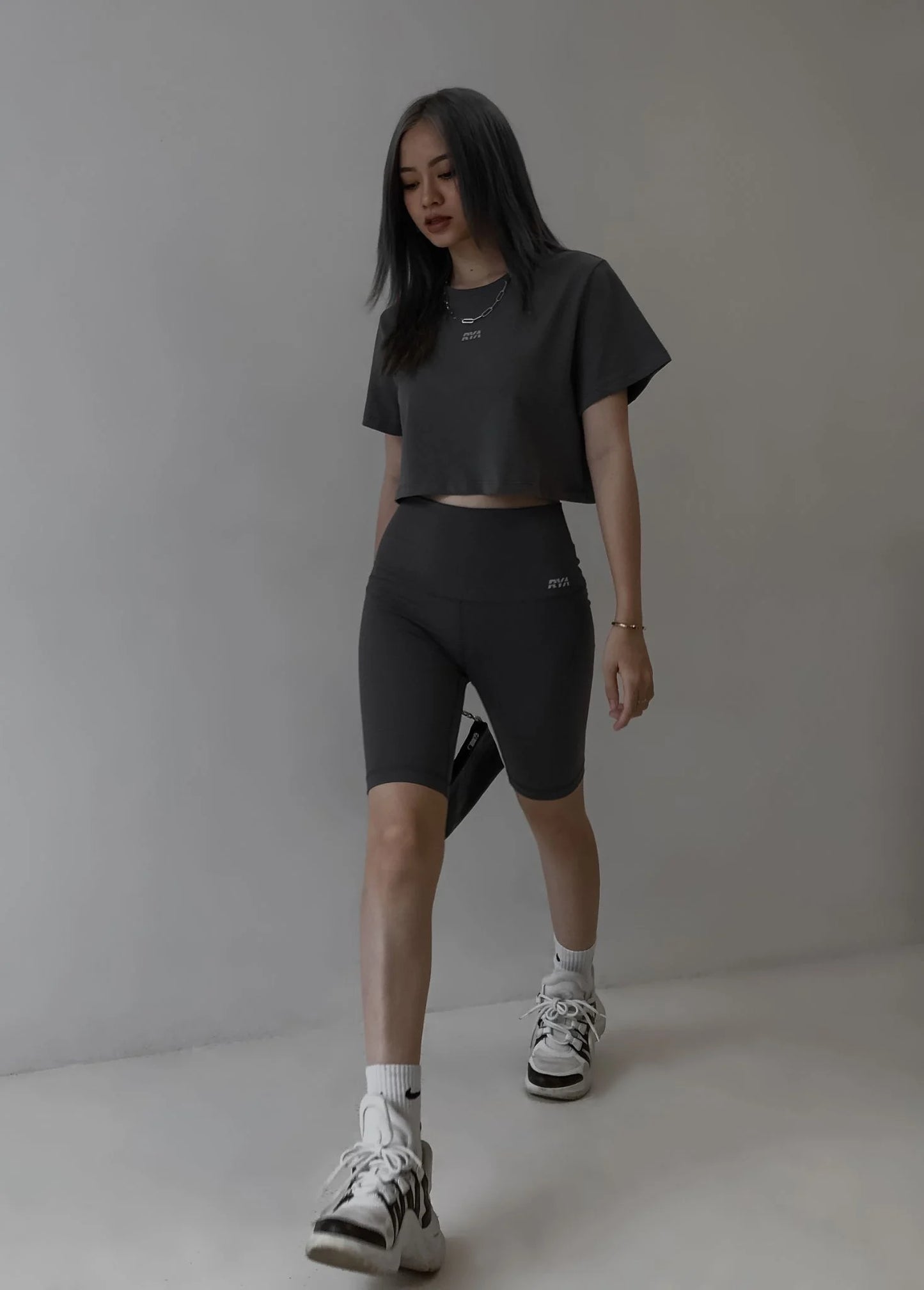 COMFY CROPTOP DARK GREY