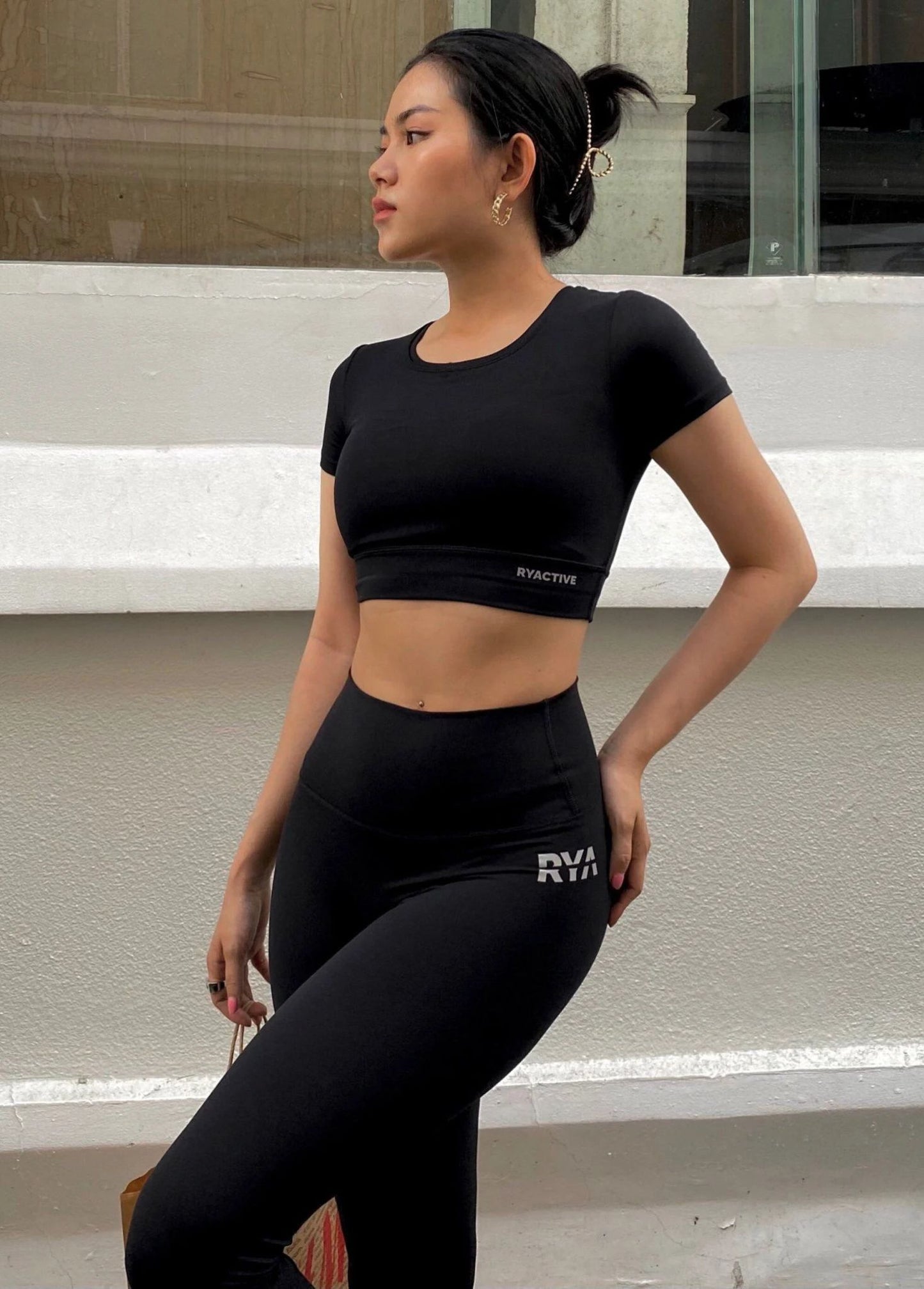 DYNAMIC SHORTSLEEVES SPORTBRA BLACK