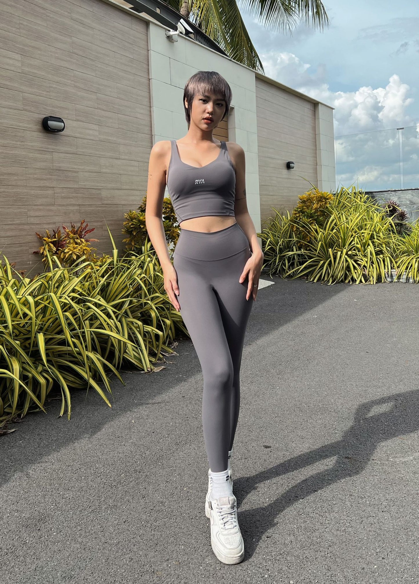 WELLNESS SPORTBRA CHARCOAL GREY